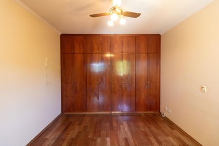 Casa de condomínio à venda com 326m², 4 quartos e 6 vagasSuíte 02