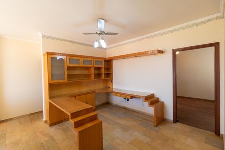 Casa de condomínio à venda com 326m², 4 quartos e 6 vagasEscritório