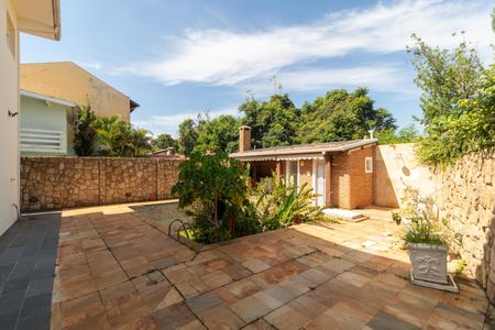 Casa de condomínio à venda com 326m², 4 quartos e 6 vagasQuintal