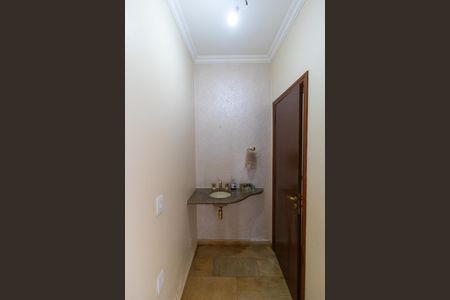 Casa de condomínio à venda com 326m², 4 quartos e 6 vagasLavabo