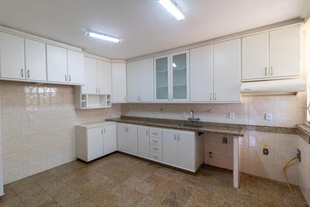 Casa de condomínio à venda com 326m², 4 quartos e 6 vagasCozinha