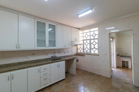 Casa de condomínio à venda com 326m², 4 quartos e 6 vagasCozinha