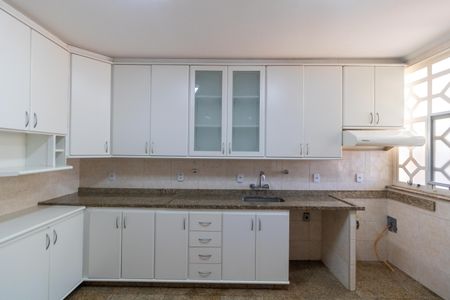 Casa de condomínio à venda com 326m², 4 quartos e 6 vagasCozinha