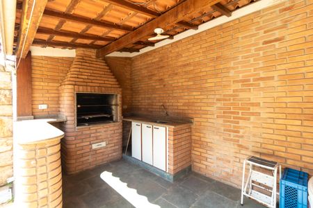 Casa de condomínio à venda com 326m², 4 quartos e 6 vagasChurrasqueira