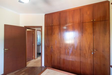 Casa de condomínio à venda com 326m², 4 quartos e 6 vagasQuarto 02