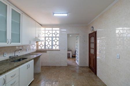 Casa de condomínio à venda com 326m², 4 quartos e 6 vagasCozinha