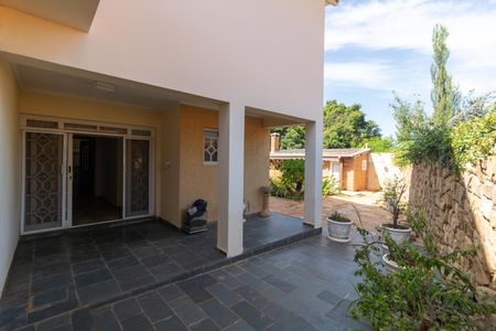 Casa de condomínio à venda com 326m², 4 quartos e 6 vagasVaranda