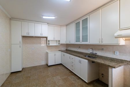 Casa de condomínio à venda com 326m², 4 quartos e 6 vagasCozinha