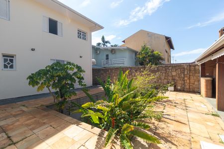 Casa de condomínio à venda com 326m², 4 quartos e 6 vagasQuintal