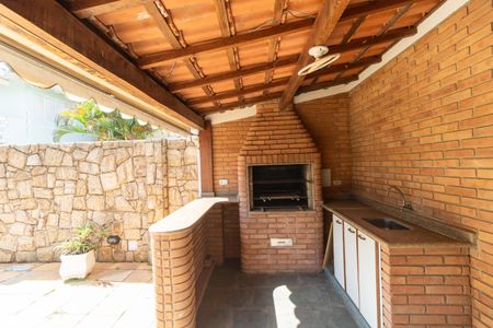 Casa de condomínio à venda com 326m², 4 quartos e 6 vagasChurrasqueira