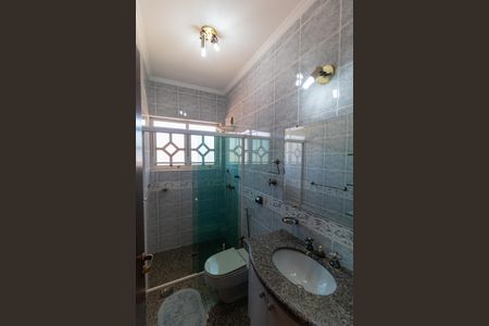 Casa de condomínio à venda com 326m², 4 quartos e 6 vagasBanheiro 