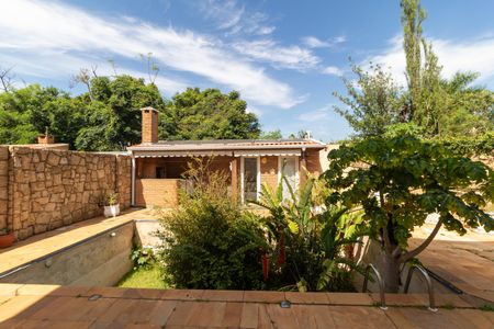 Casa de condomínio à venda com 326m², 4 quartos e 6 vagasQuintal