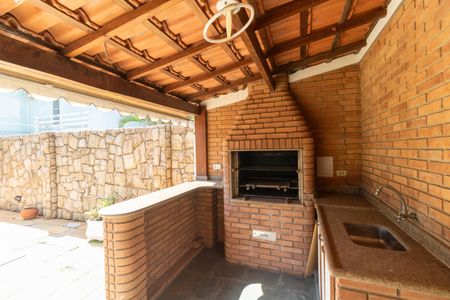 Casa de condomínio à venda com 326m², 4 quartos e 6 vagasChurrasqueira