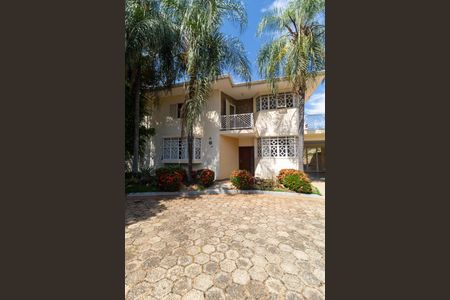 Casa de condomínio à venda com 326m², 4 quartos e 6 vagasFachada