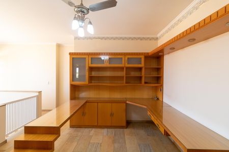 Casa de condomínio à venda com 326m², 4 quartos e 6 vagasEscritório