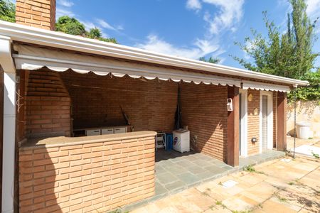 Casa de condomínio à venda com 326m², 4 quartos e 6 vagasChurrasqueira