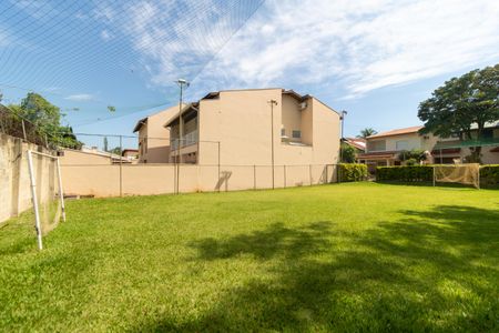 Casa de condomínio à venda com 326m², 4 quartos e 6 vagasÁrea comum - campo de futebol