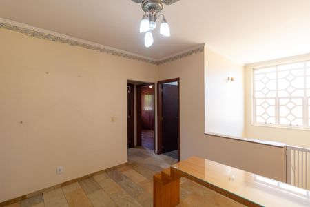 Casa de condomínio à venda com 326m², 4 quartos e 6 vagasEscritório