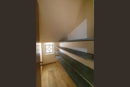 Casa de condomínio à venda com 326m², 4 quartos e 6 vagasDespensa