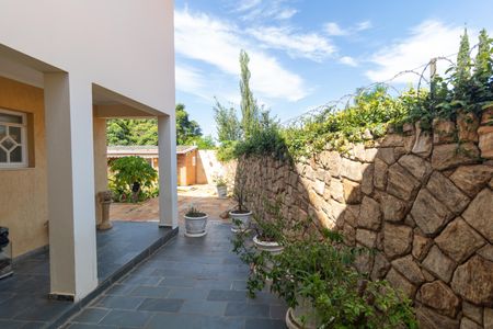 Casa de condomínio à venda com 326m², 4 quartos e 6 vagasVaranda