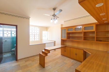 Casa de condomínio à venda com 326m², 4 quartos e 6 vagasEscritório