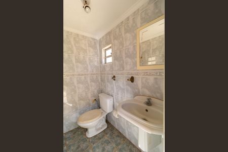 Casa de condomínio à venda com 326m², 4 quartos e 6 vagasLavabo da área externa