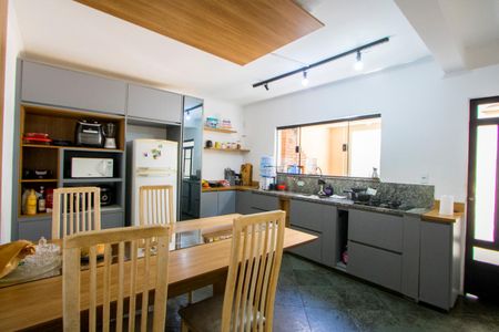 Casa à venda com 261m², 3 quartos e 5 vagas Casa à venda com 261m², 3 quartos e 5 vagasCozinha