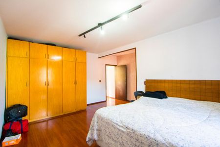 Casa à venda com 261m², 3 quartos e 5 vagas Casa à venda com 261m², 3 quartos e 5 vagasQuarto 1 - Suíte