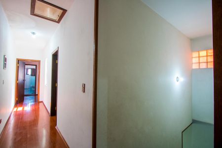 Casa à venda com 261m², 3 quartos e 5 vagas Casa à venda com 261m², 3 quartos e 5 vagasCorredor