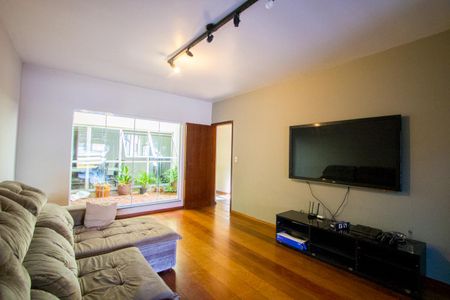 Casa à venda com 261m², 3 quartos e 5 vagas Casa à venda com 261m², 3 quartos e 5 vagasSala