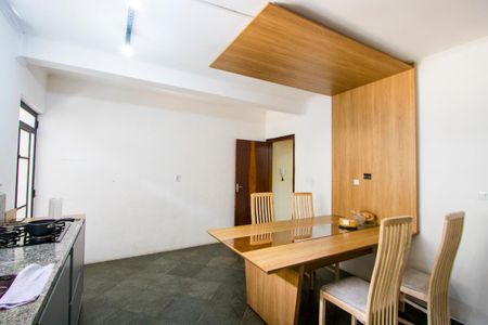 Casa à venda com 261m², 3 quartos e 5 vagas Casa à venda com 261m², 3 quartos e 5 vagasCozinha