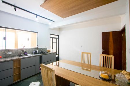 Casa à venda com 261m², 3 quartos e 5 vagas Casa à venda com 261m², 3 quartos e 5 vagasCozinha