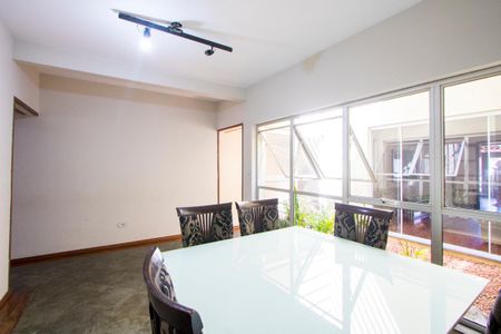 Casa à venda com 261m², 3 quartos e 5 vagas Casa à venda com 261m², 3 quartos e 5 vagasSala de jantar