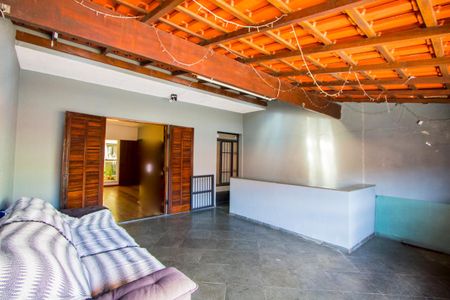 Casa à venda com 261m², 3 quartos e 5 vagas Casa à venda com 261m², 3 quartos e 5 vagasVaranda frontal