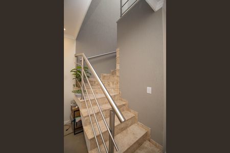 Casa à venda com 126m², 3 quartos e 2 vagasEscada