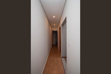 Casa à venda com 126m², 3 quartos e 2 vagasCorredor