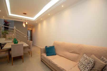 Casa à venda com 126m², 3 quartos e 2 vagasSala