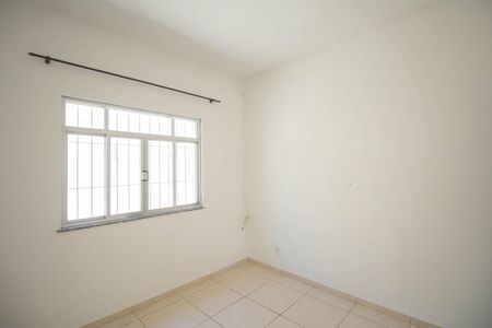 Sala de casa para alugar com 2 quartos, 440m² em Laranjal, São Gonçalo