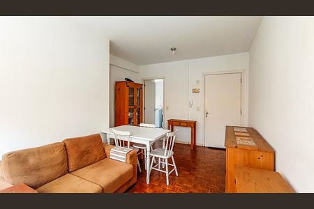 Sala de apartamento para alugar com 3 quartos, 65m² em Santo Antônio, Porto Alegre