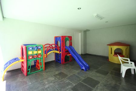 Apartamento à venda com 100m², 3 quartos e 2 vagasÁrea comum - Playground