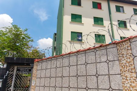 Apartamento para alugar com 47m², 2 quartos e 1 vagaFachada + Placa na janela