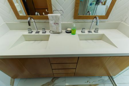 Apartamento à venda com 241m², 3 quartos e 6 vagasBanheiro da Suíte 3