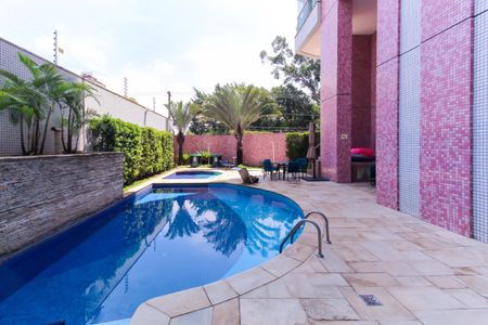 Apartamento à venda com 241m², 3 quartos e 6 vagasÁrea comum - Piscina