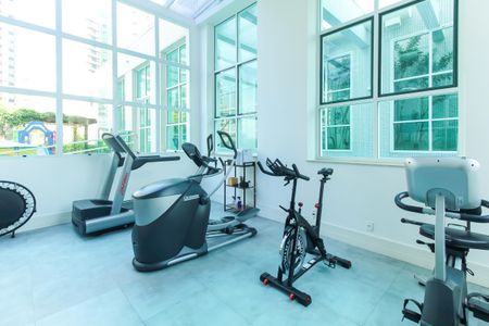 Apartamento à venda com 241m², 3 quartos e 6 vagasÁrea comum - Academia