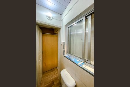 Banheiro e área de serviço de kitnet/studio para alugar com 1 quarto, 15m² em Ipiranga, São Paulo