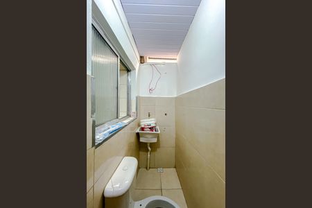 Banheiro e área de serviço de kitnet/studio para alugar com 1 quarto, 15m² em Ipiranga, São Paulo