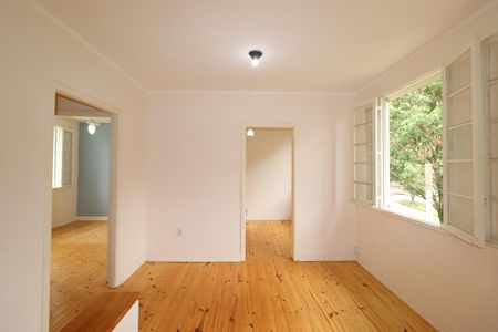 Sala de casa para alugar com 2 quartos, 70m² em Petrópolis, Porto Alegre