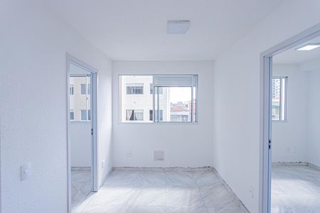 Sala, cozinha e área de serviço de apartamento para alugar com 2 quartos, 33m² em Vila Pereira Cerca, São Paulo