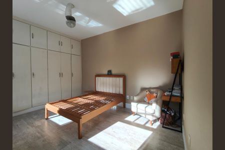 Casa à venda com 307m², 4 quartos e 2 vagasSuíte