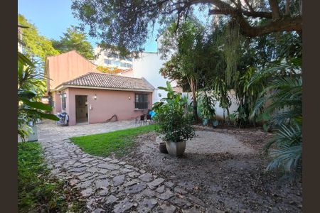 Casa à venda com 307m², 4 quartos e 2 vagasQuintal